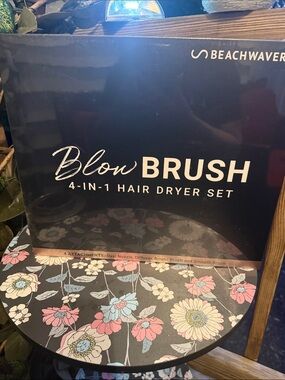Beachwaver Blow Brush 4 in 1 blow dryer set